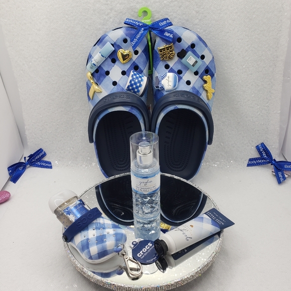 CROCS Shoes - Bath and Body Works Gingham x Crocs Limited Edition collab Bundle W 9/ M 7